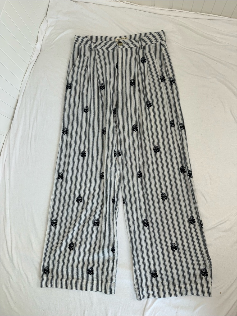 Maison Hotel Indira Pants